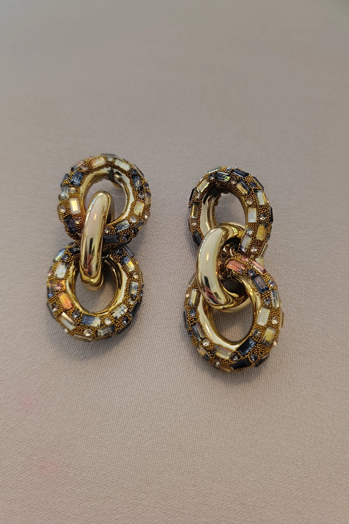Taşlı Zİncir Küpe GOLD